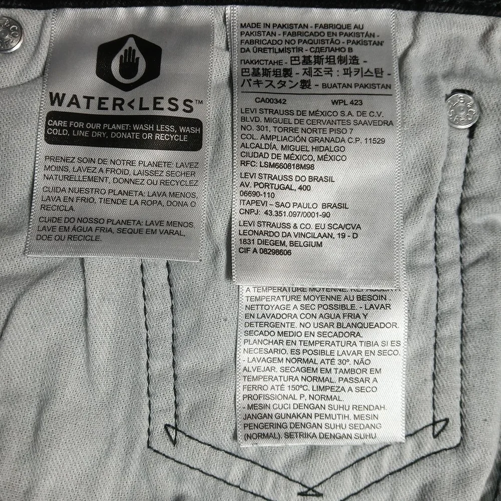 Levis sleek dark